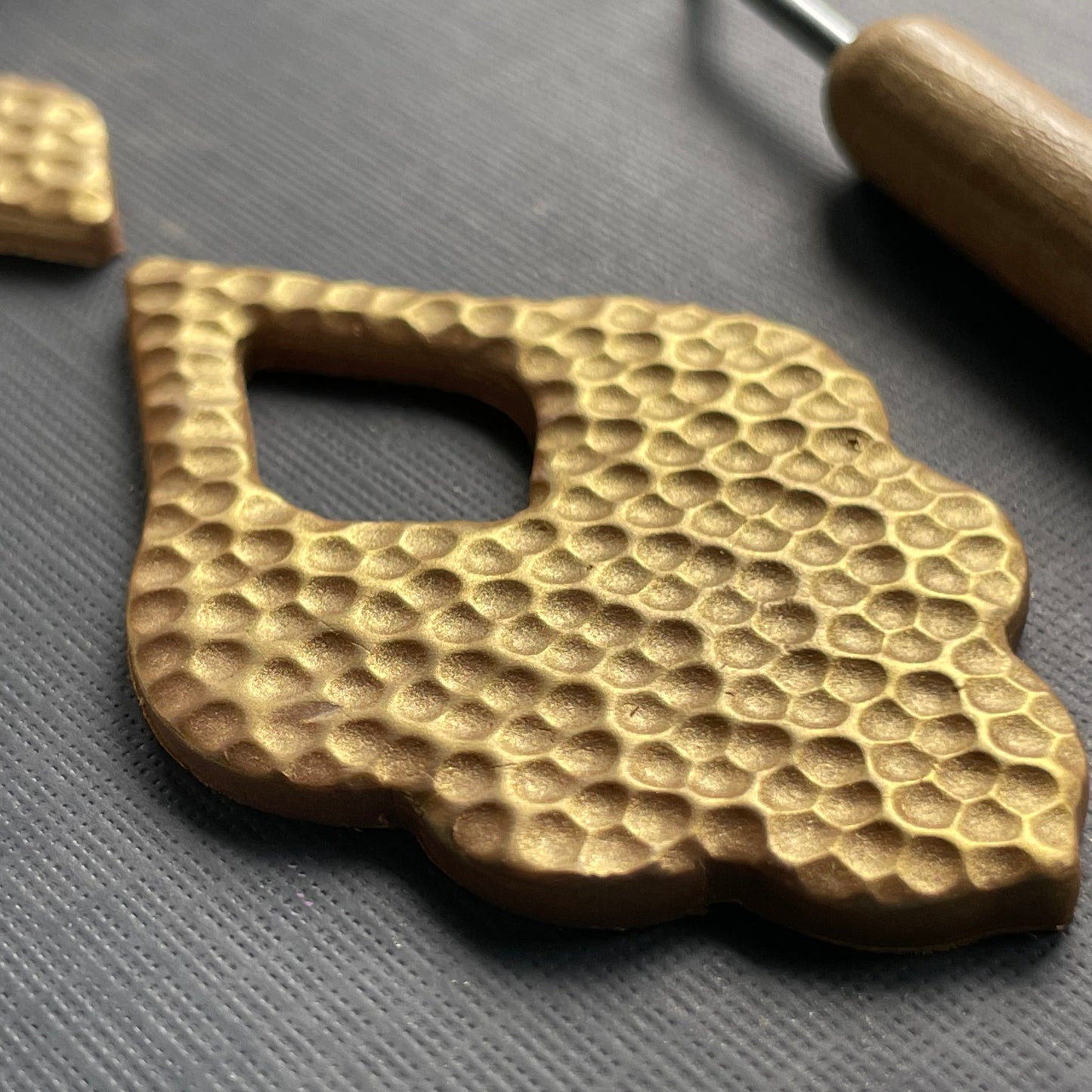 Hammered texture roller