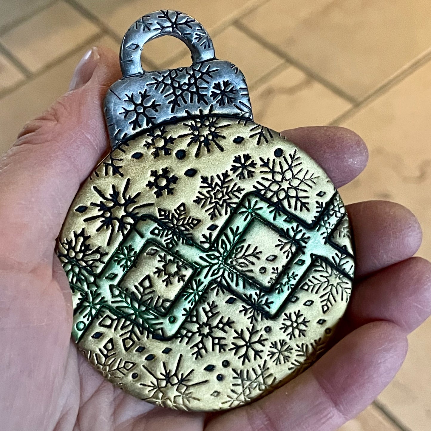 Large Christmas ornament cutter with stamp lines