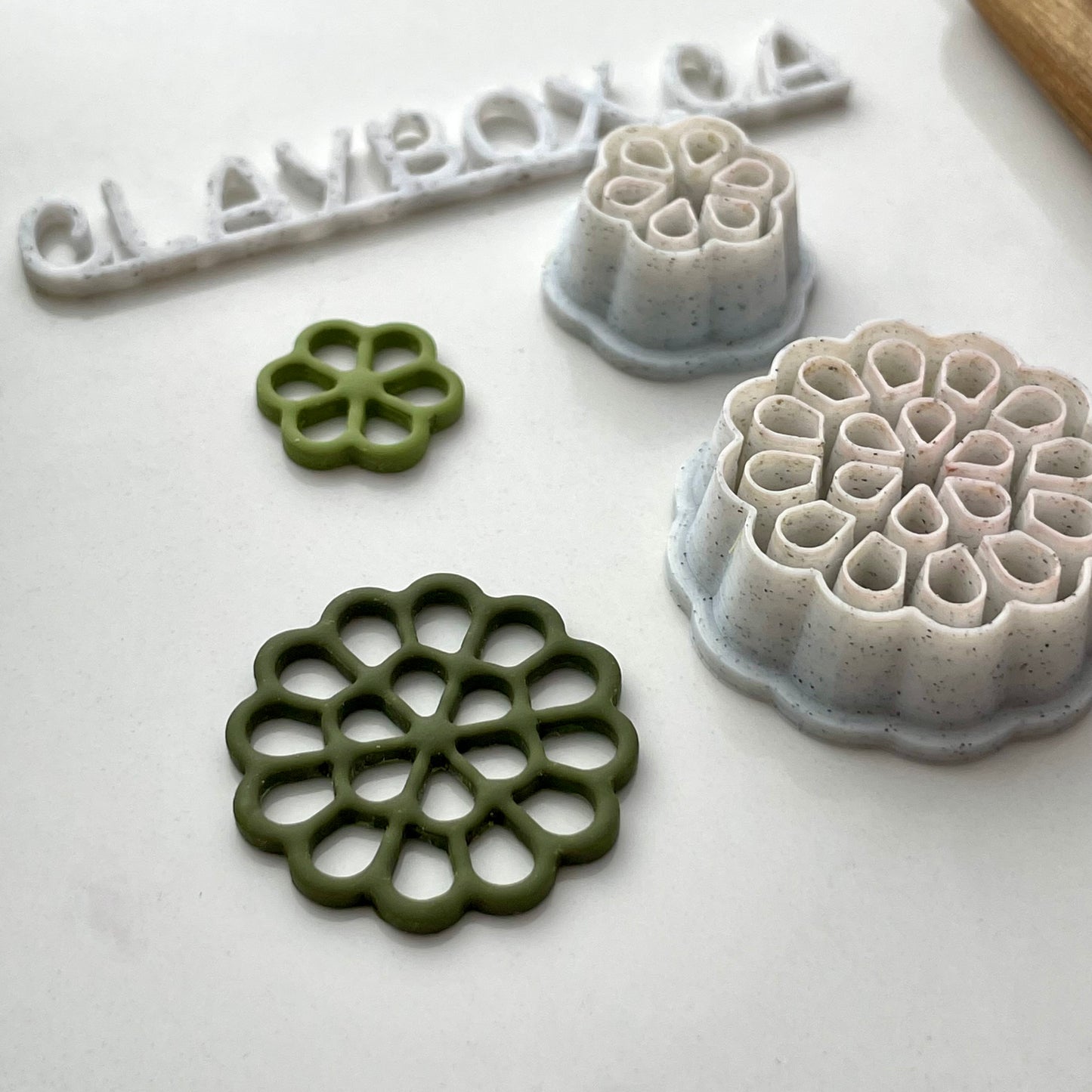 Lace daisy cutter pair