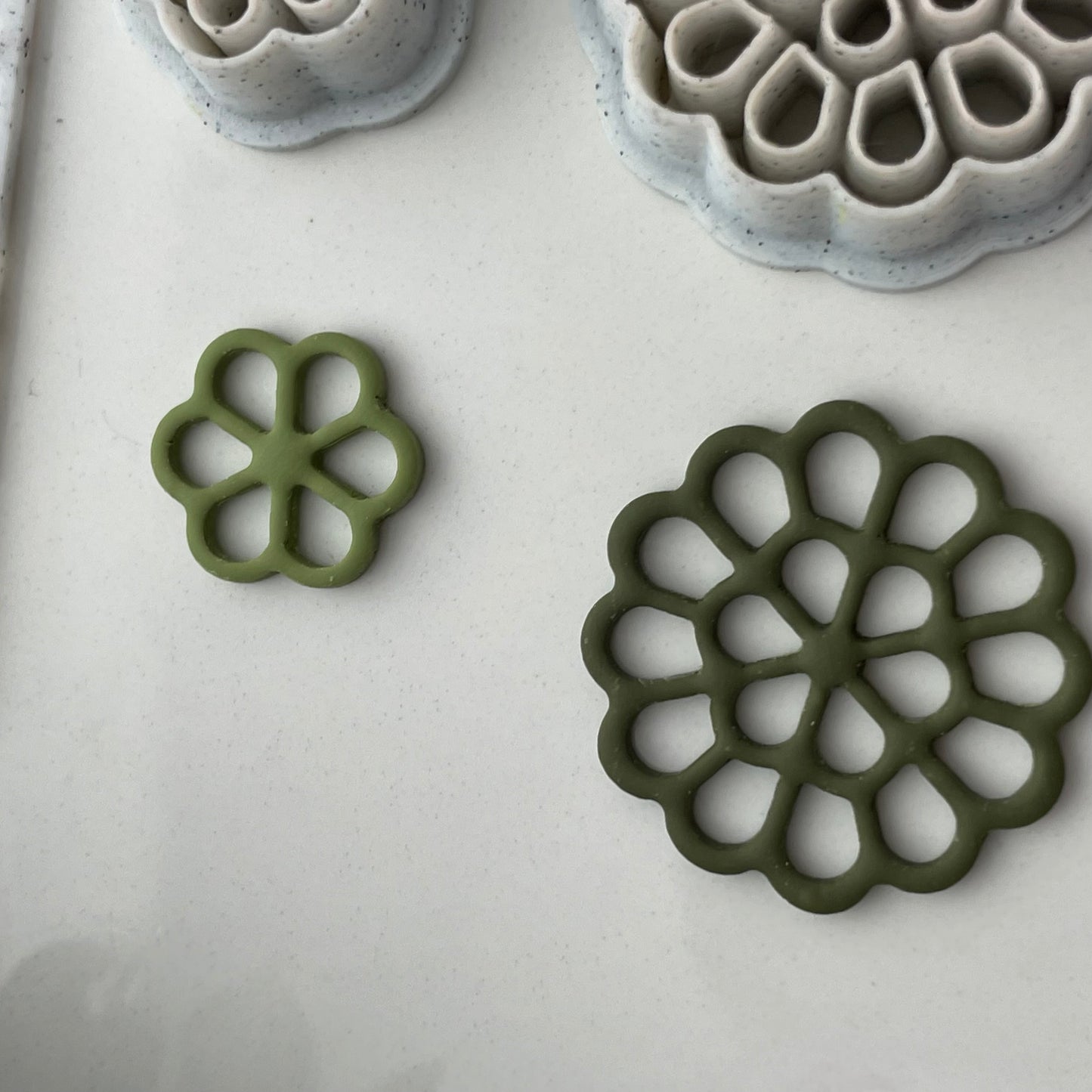 Lace daisy cutter pair