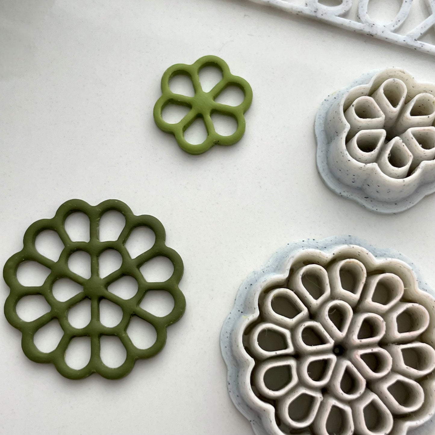 Lace daisy cutter pair