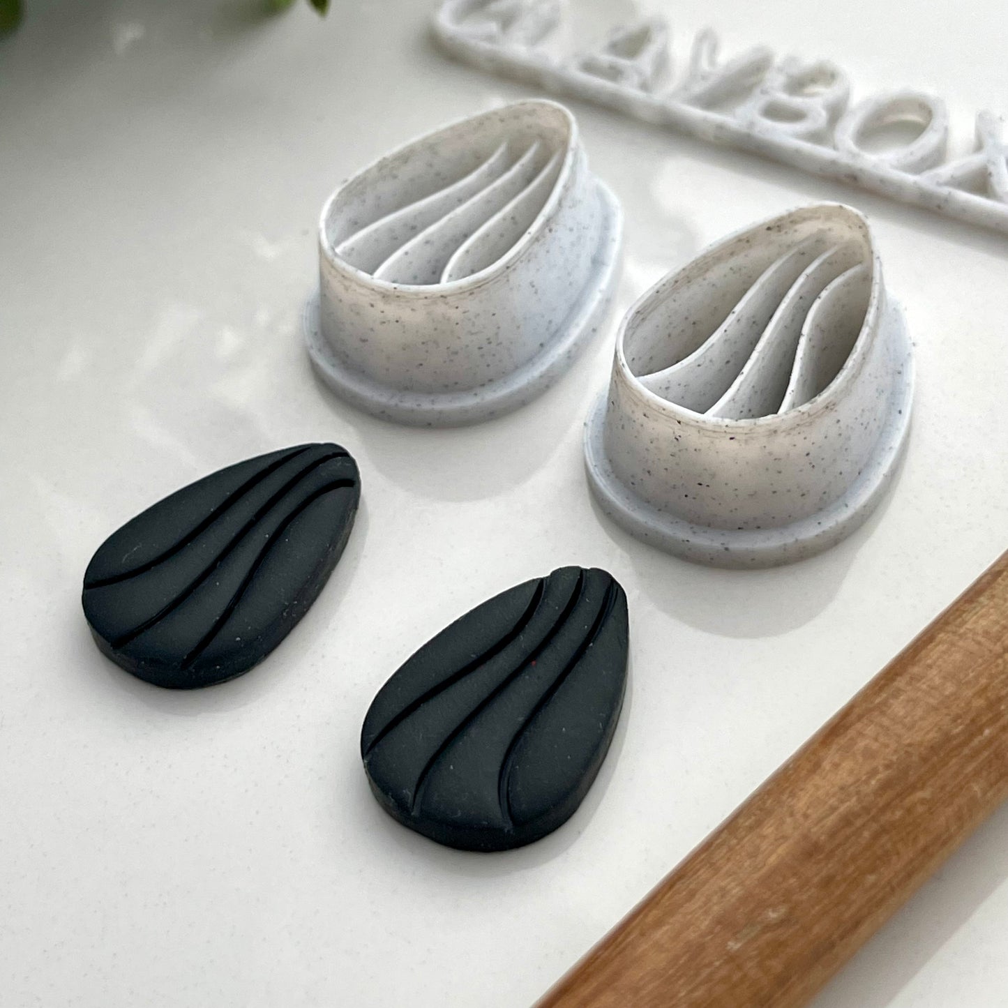 Fluid teardrop cutter pair