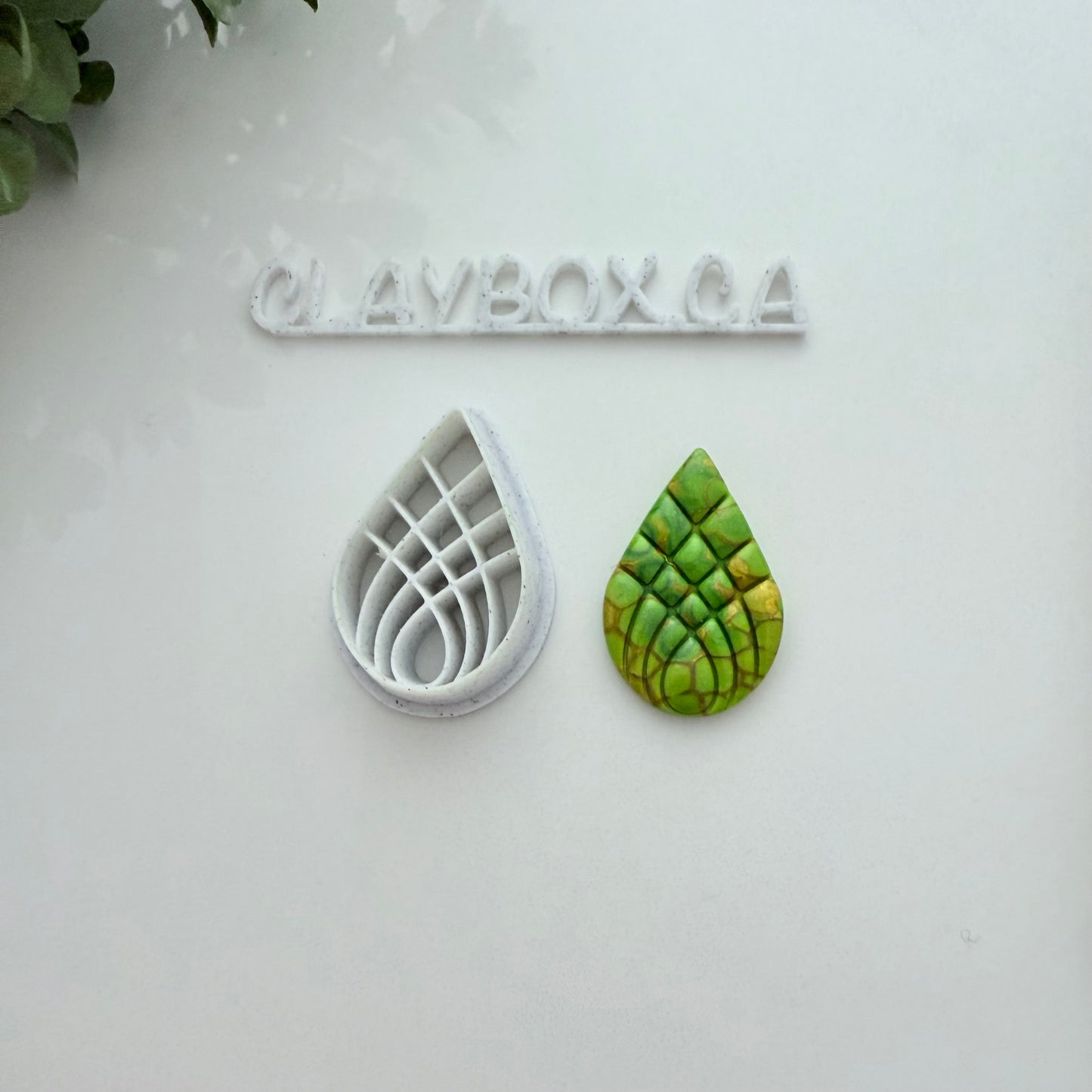 Criss Cross Teardrop Cutter – Polymer Clay Tool – 3D Printed Cutter with Built-In Texture