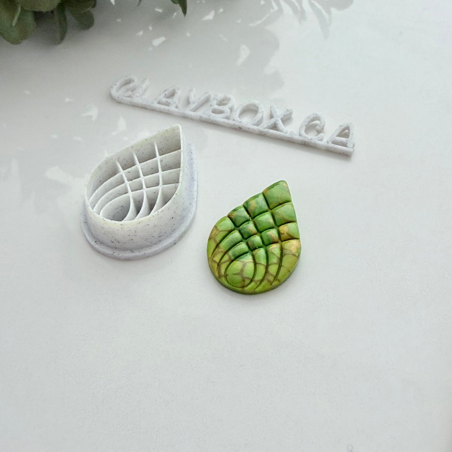 Criss Cross Teardrop Cutter – Polymer Clay Tool – 3D Printed Cutter with Built-In Texture
