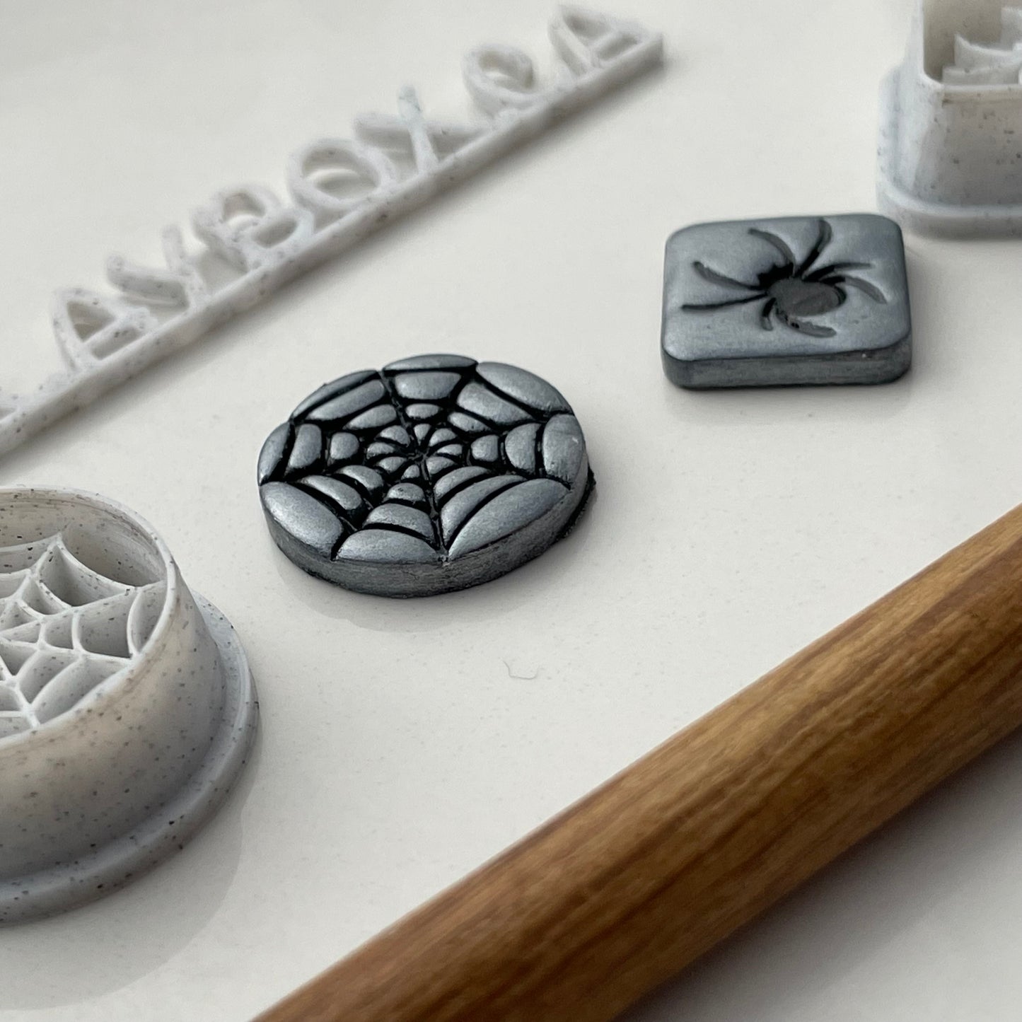 Spiderweb and spider cutter pair