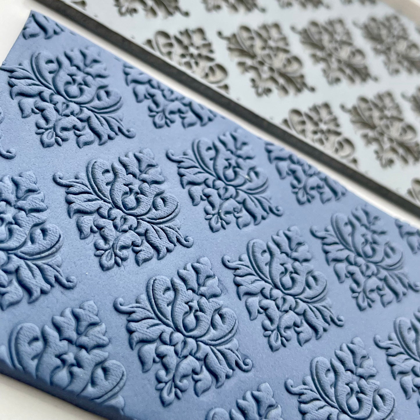Damask texture mat