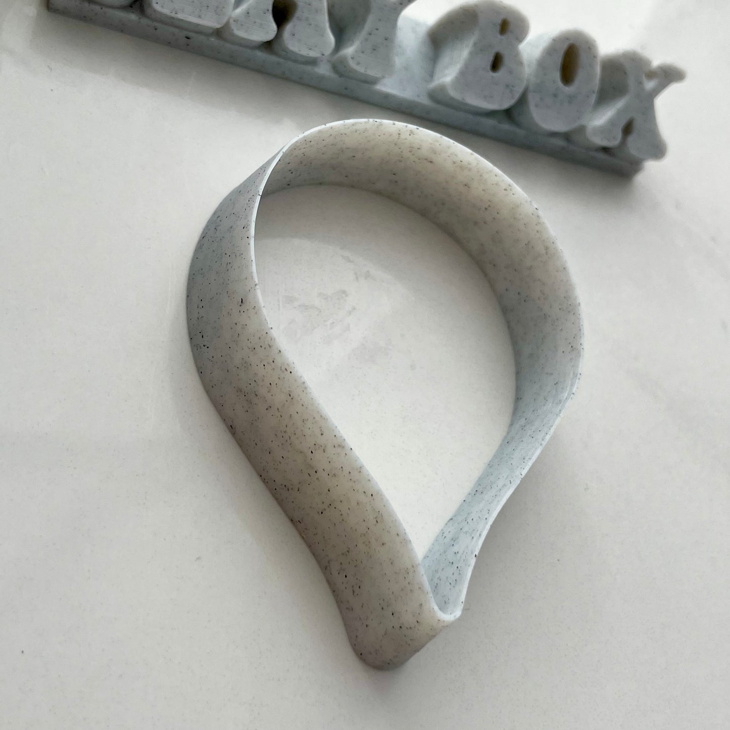 Large round petal cutter