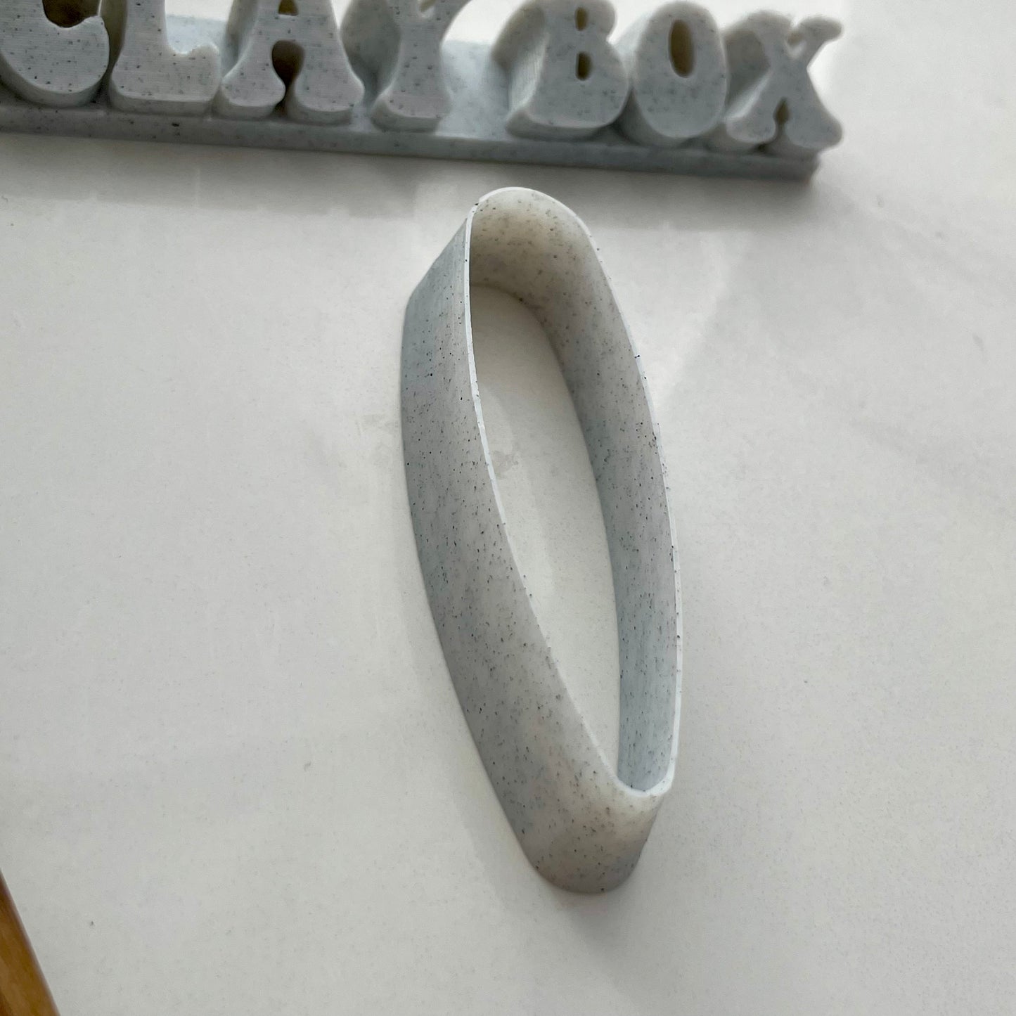 Large slim daisy petal cutter