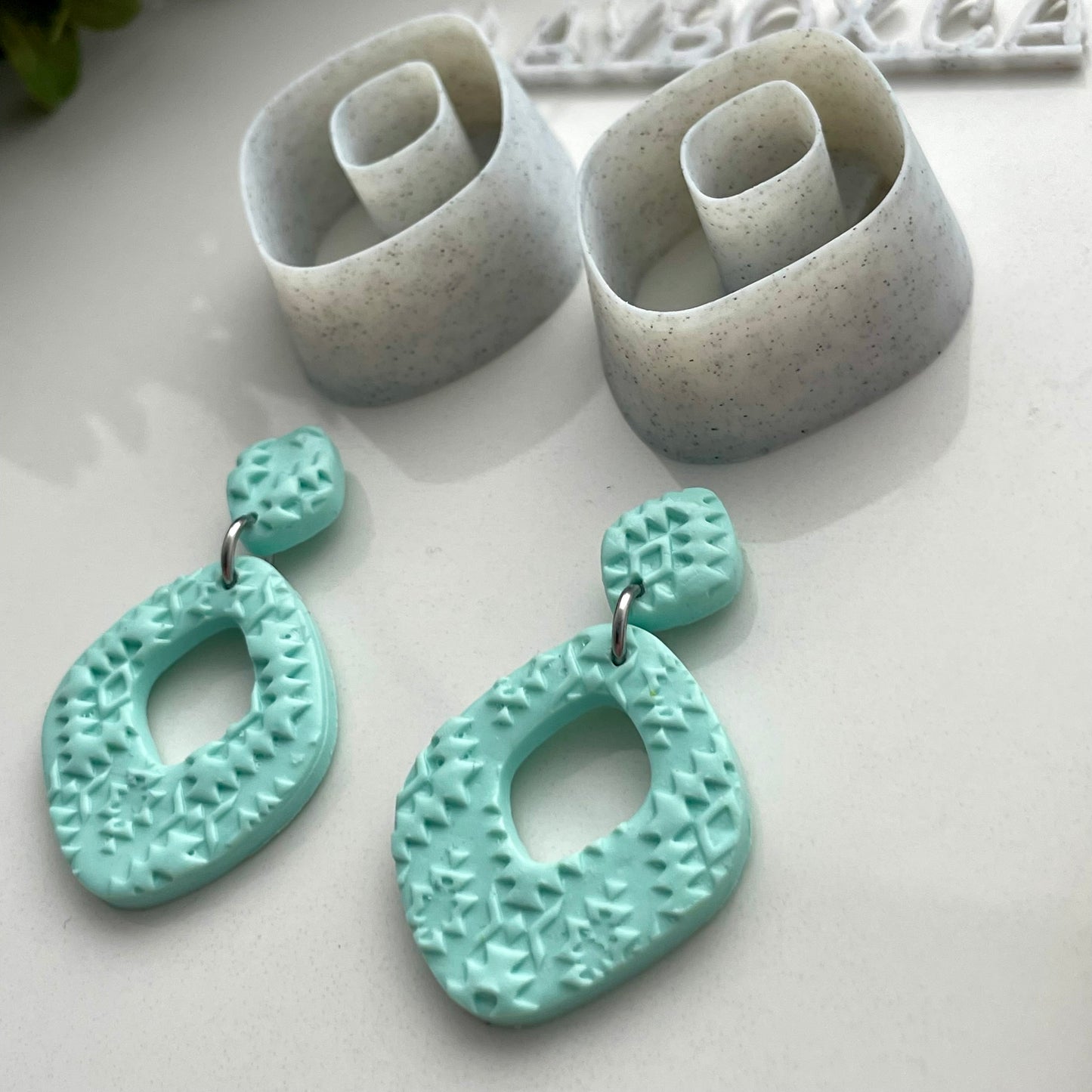 Organic diamond donut cutter pair