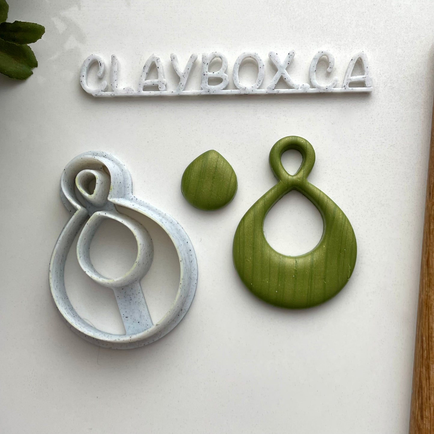 Wide figure eight donut cutter