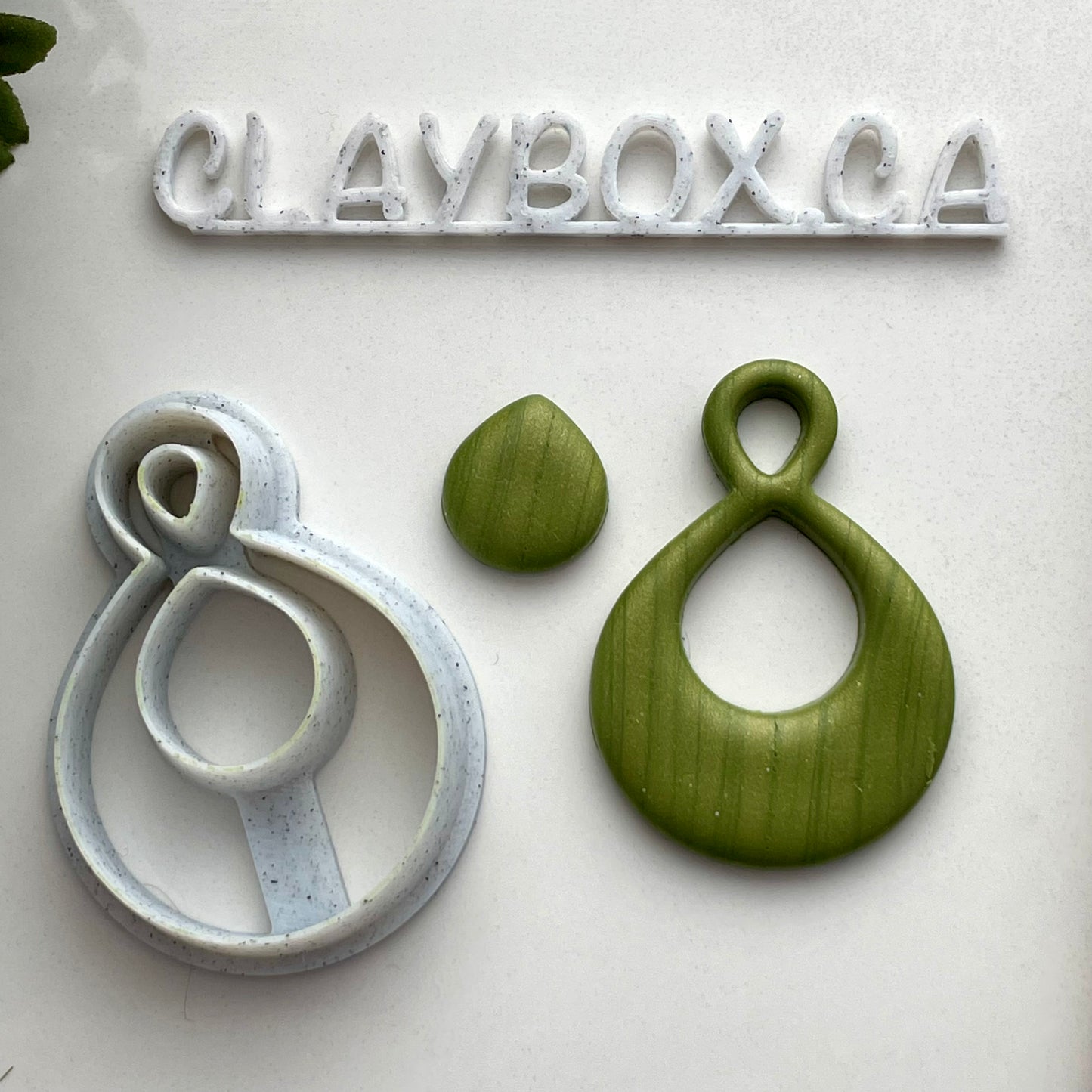 Wide figure eight donut cutter