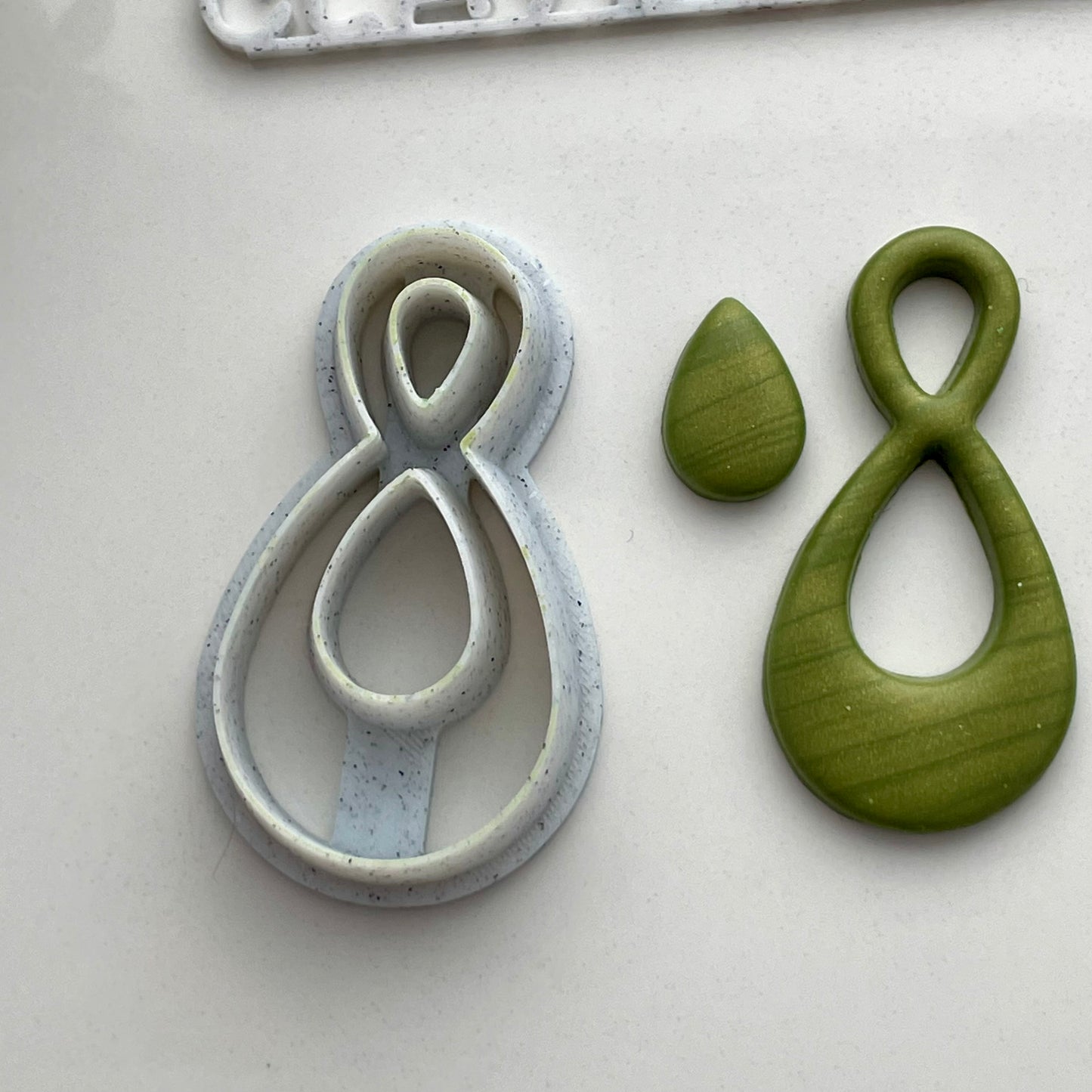 Figure eight donut cutter