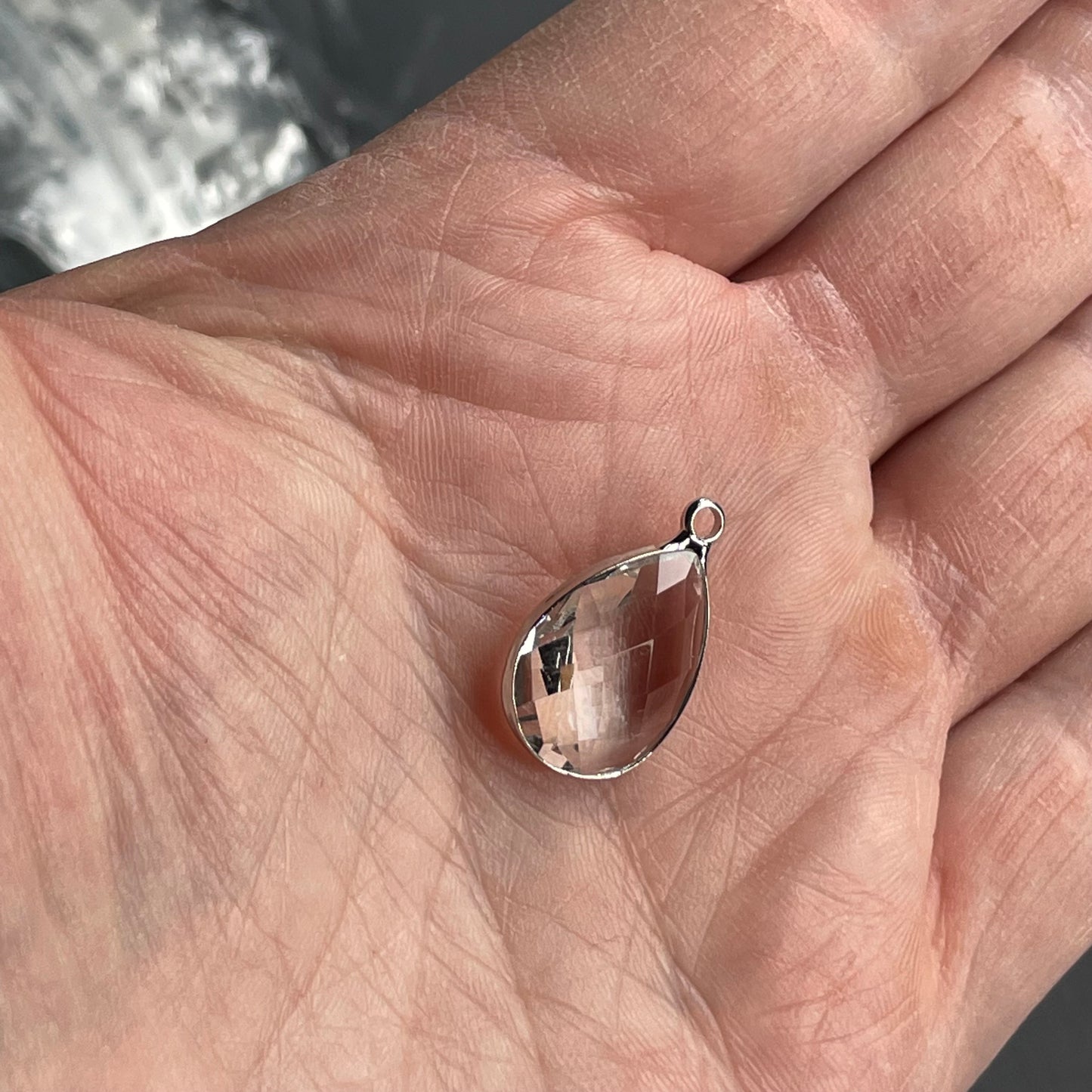 Faceted glass teardrop 13mm x 18mm - 6 pieces