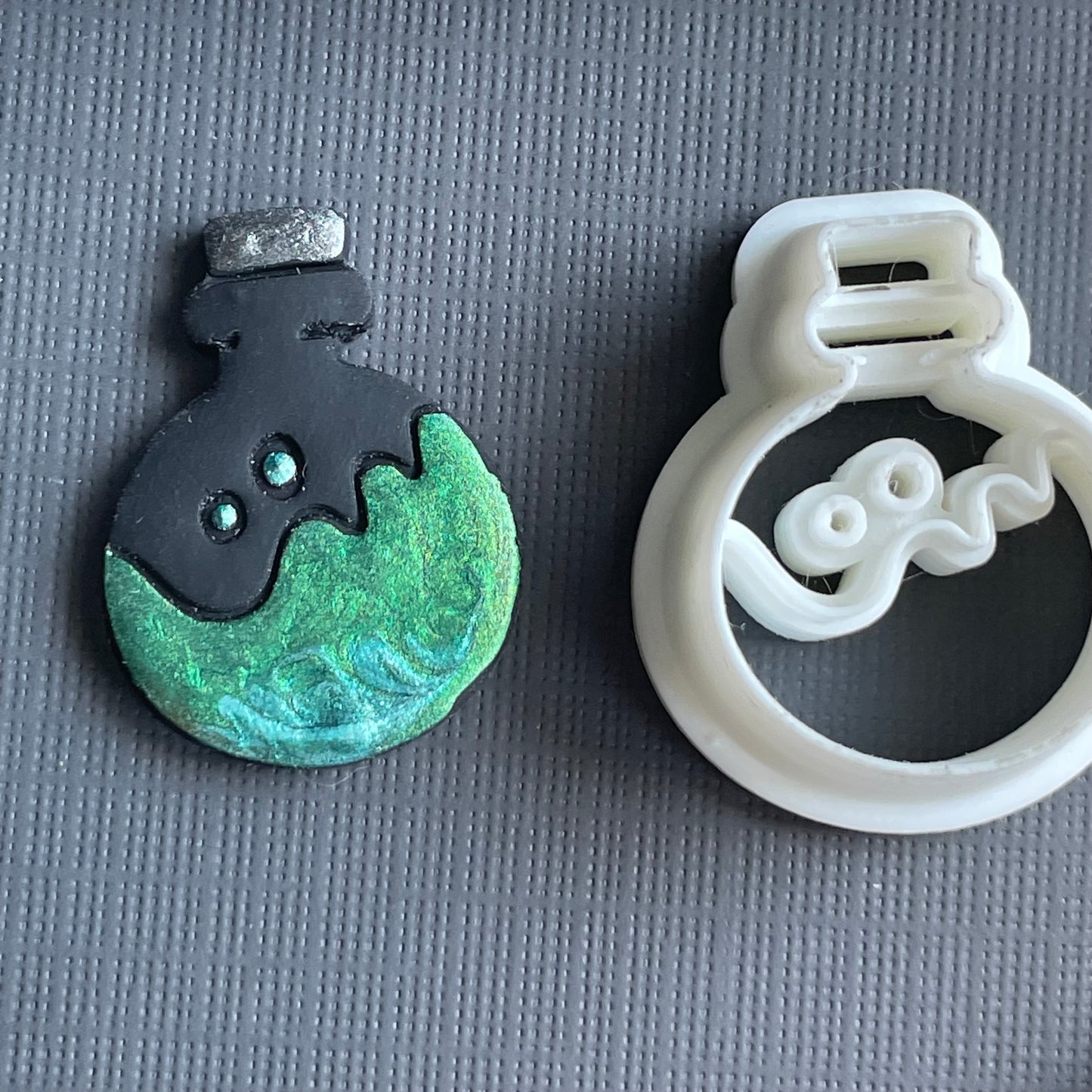 Potion bottle combined stamp/cutter pair