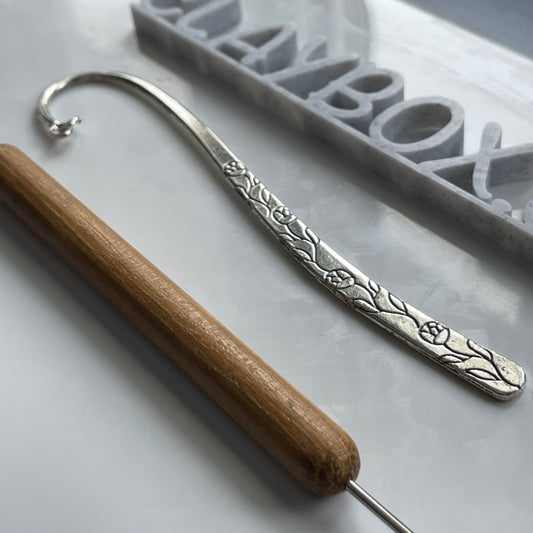 Metal daisy bookmark