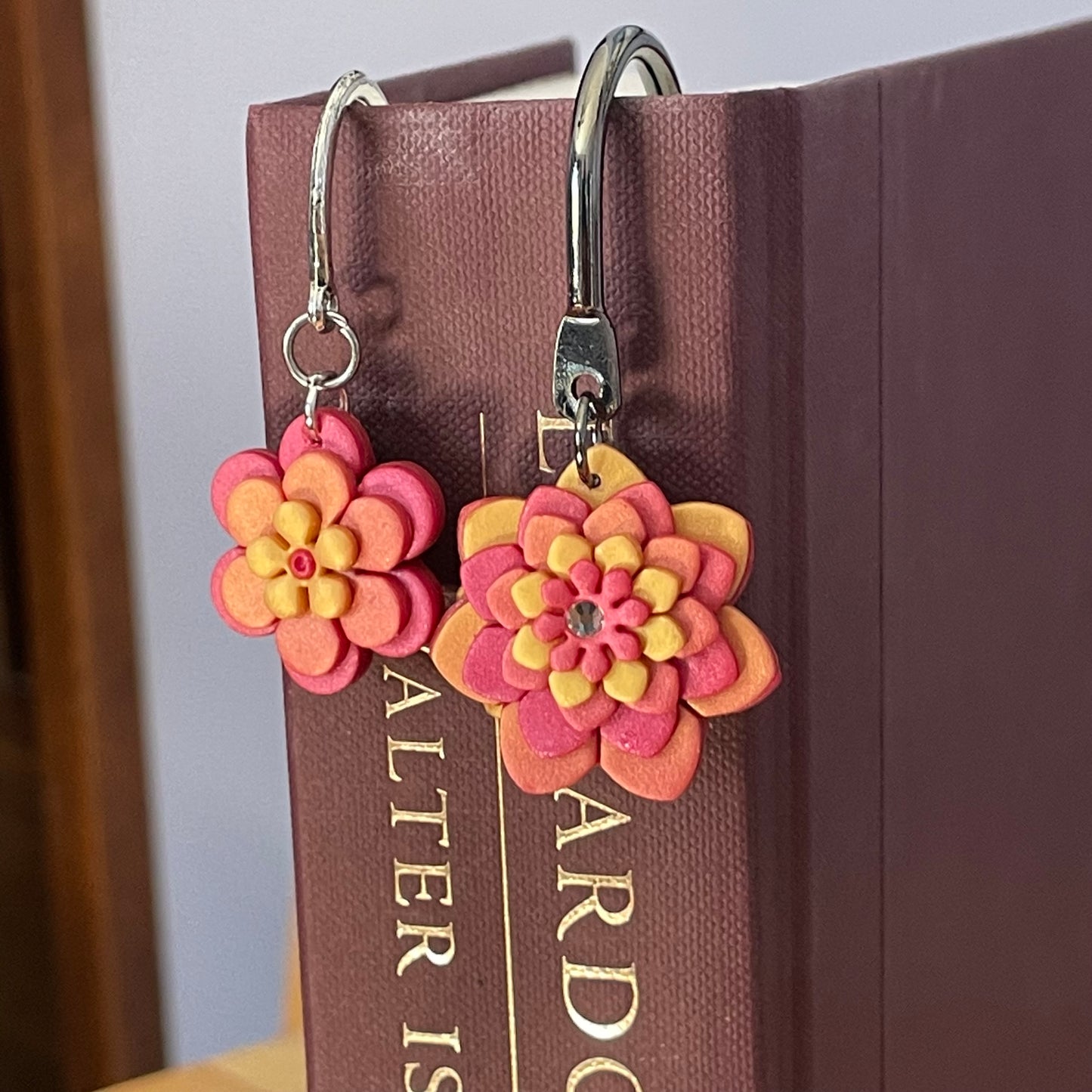 Metal daisy bookmark